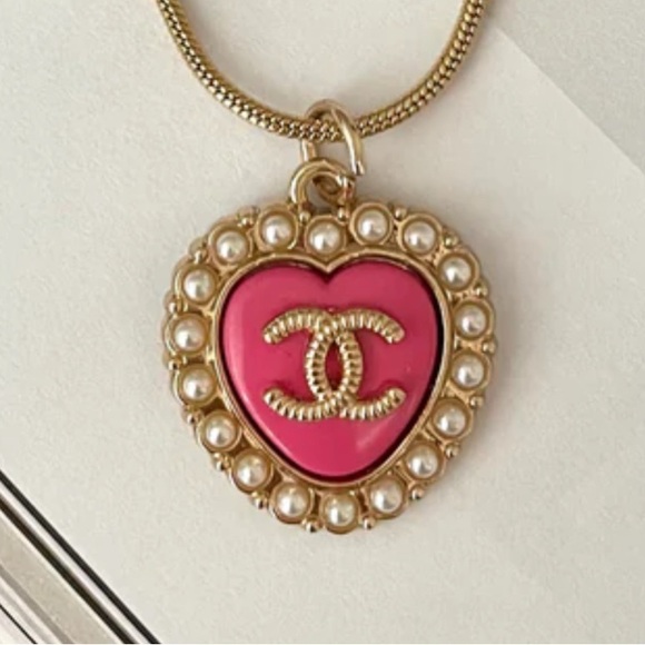 CHANEL Vintage Zipper Pull Button Charm Gold Tone Pink Heart Pearls 23mm - Picture 3 of 7
